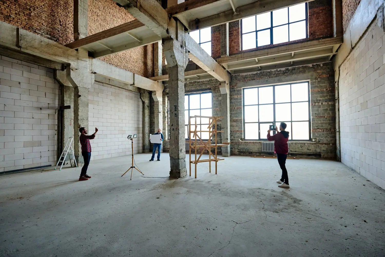 Styl industrialny: surowe piękno w nowoczesnym wydaniu